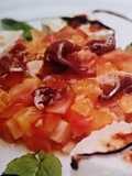 Ensalada de tomates raf jamón y queso de cabra