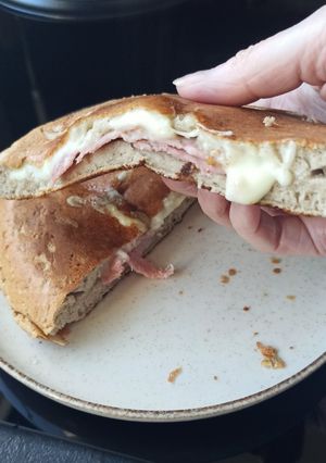 Une photo de Pancakes fourrés jambon, fromage de raclette