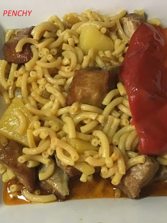 Una foto de Costillejas en salsa con Fideuá