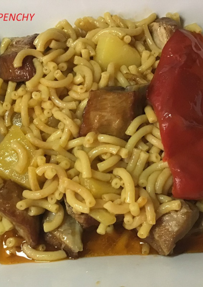 Una foto de Costillejas en salsa con Fideuá