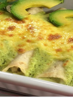 Una foto de Enchiladas de pollo con Chile poblano