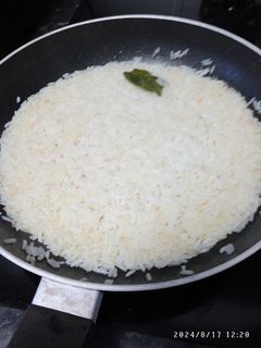 Una foto de Arroz frito muy sencillo