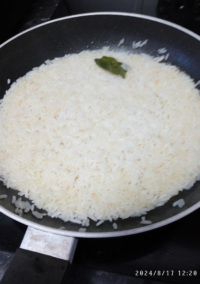 Una foto de Arroz frito muy sencillo