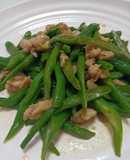 Đậu cô ve xào thịt gà