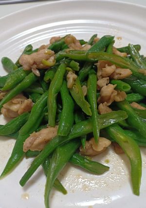 Hình của món Đậu cô ve xào thịt gà.
