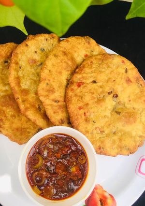 A picture of Patheera with onion sauce.