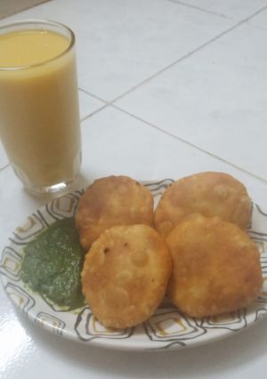 A picture of Peas Kachori with Mango Milk shake.