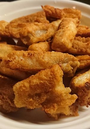 Hình của món Lườn cá hồi chiên giòn.
