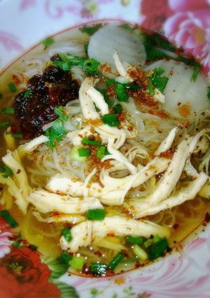 รูปของ ก๋วยเตี๋ยวไก่ฉีกน้ำพริกเผา