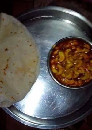A picture of Olya Kajuchi usal (Tender cashews curry).