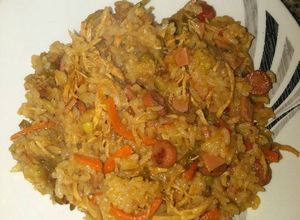 Una foto de Arroz con pollo colombiano