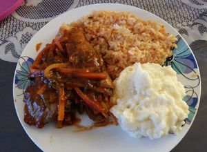 Una foto de Bistec enrollado con verduras
