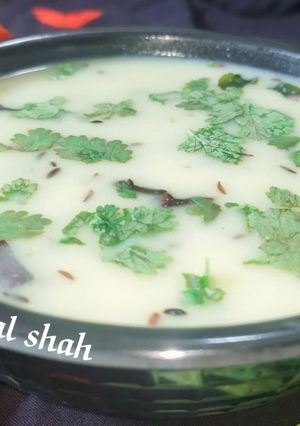 ગુજરાતી કઢી (Gujarati Kadhi Recipe In Gujarati) રેસીપી મુખ્ય ફોટો