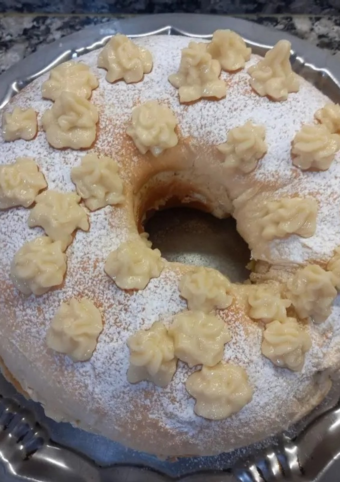Una foto de Rosca de Pascua Rellena