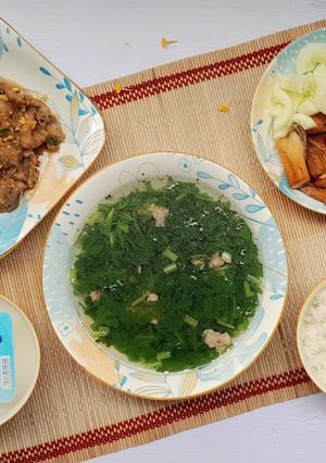 Hình của món Bữa cơm nhà đơn giản và ấm áp.