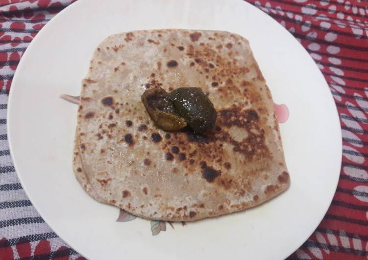 Namak ajwain ka Parantha with aam ka achar