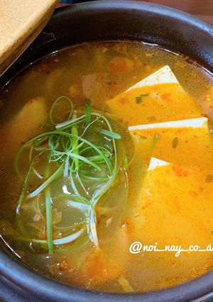 Hình của món Canh kim chi đậu phụ Hàn Quốc.