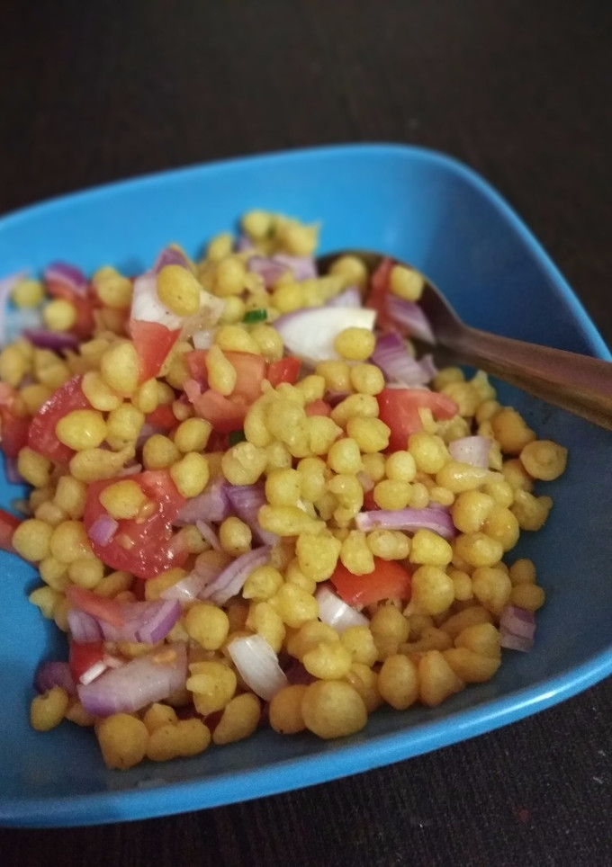 A picture of Boondi bhel.