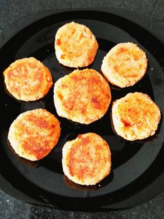 Una foto de Bocaditos de papa 🥔 y jamón
