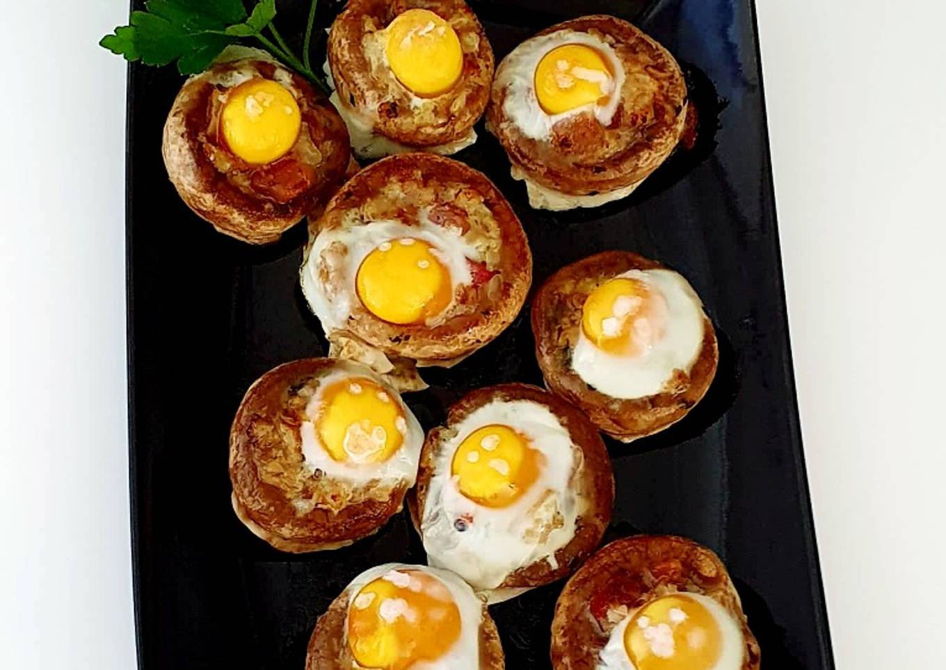 Champiñones🍄 rellenos de jamón y huevo de codorniz🍳