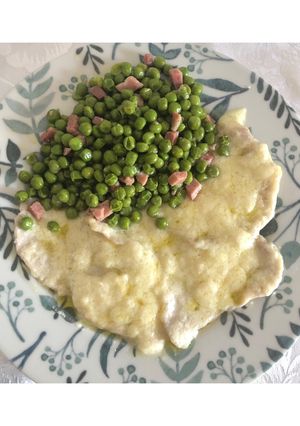 Foto di Scaloppina al latte con piselli e prosciutto 🍲🫛