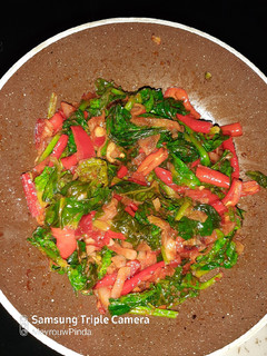 A picture of Spinach with tomato paste (Salçalı Ispanak).