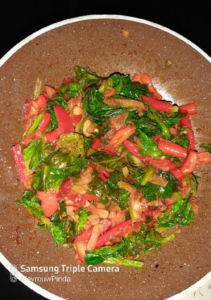 A picture of Spinach with tomato paste (Salçalı Ispanak).