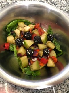 Una foto de Ensalada con vinagreta y queso cabra