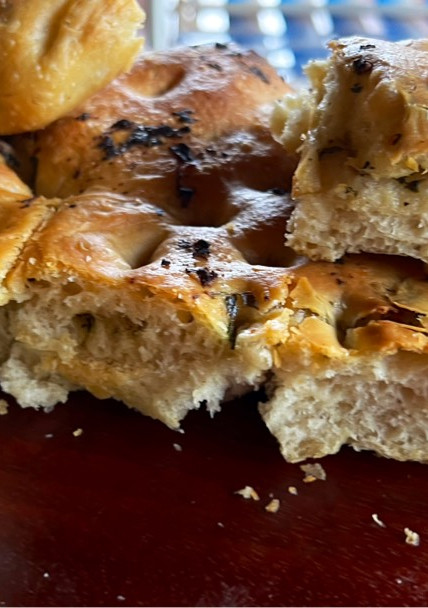Una foto de Focaccia rellena ajo y perejil