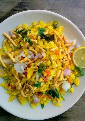 A picture of Poha with bell peppers.