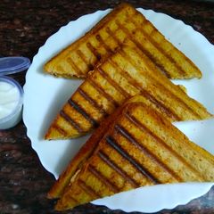 A picture of Grilled Capsicum Paneer Sandwich.