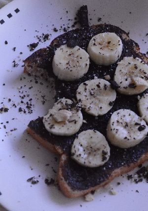 A picture of Easy chocolate banana toast!.