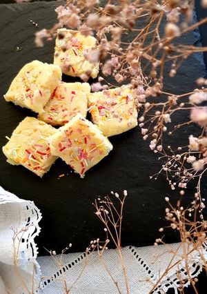 A picture of Milk Burfi - "Gato Dilait".