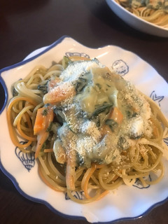 Una foto de Fideos con champiñones y espinaca a la crema