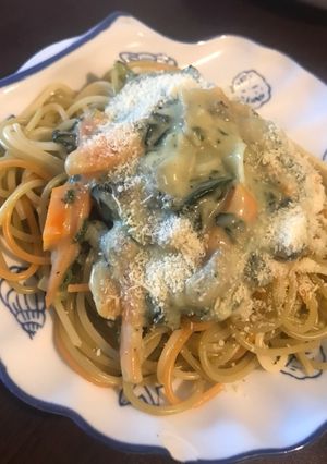 Una foto de Fideos con champiñones y espinaca a la crema