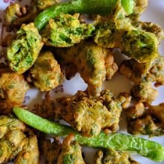 A picture of Palak pakoda.