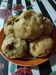 Una foto de Pancitos veganos de cebolla