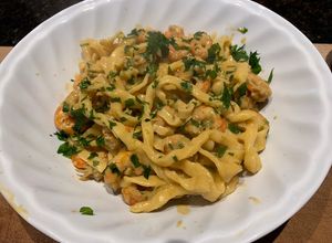Una foto de Linguini de Semolino con salsa de langostinos