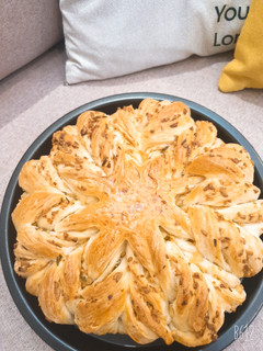 外酥內軟~蒜香麵包 的食譜成品照片
