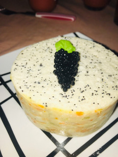 Una foto de Ensaladilla rusa con pan de molde