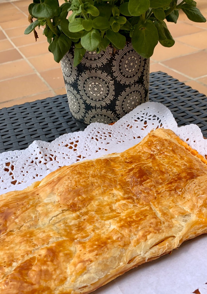 Una foto de Empanada “boloñesa “