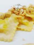 Agnolotti al brasato con nocciole Piemonte IGP, mantecato con crema di pere e parmigiano