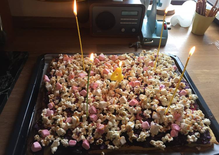 Easiest Way to Prepare Delicious Almas 4 års fødselsdagslagkage, hendes
forslag