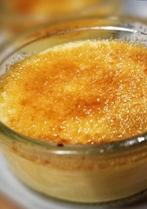 Une photo de Crèmes brûlées à la liqueur de verveine du Velay au Cook Expert