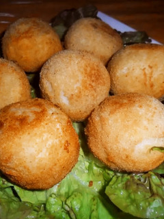 Una foto de Bombas de papa con queso