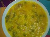 Arroz con guisantes y carne