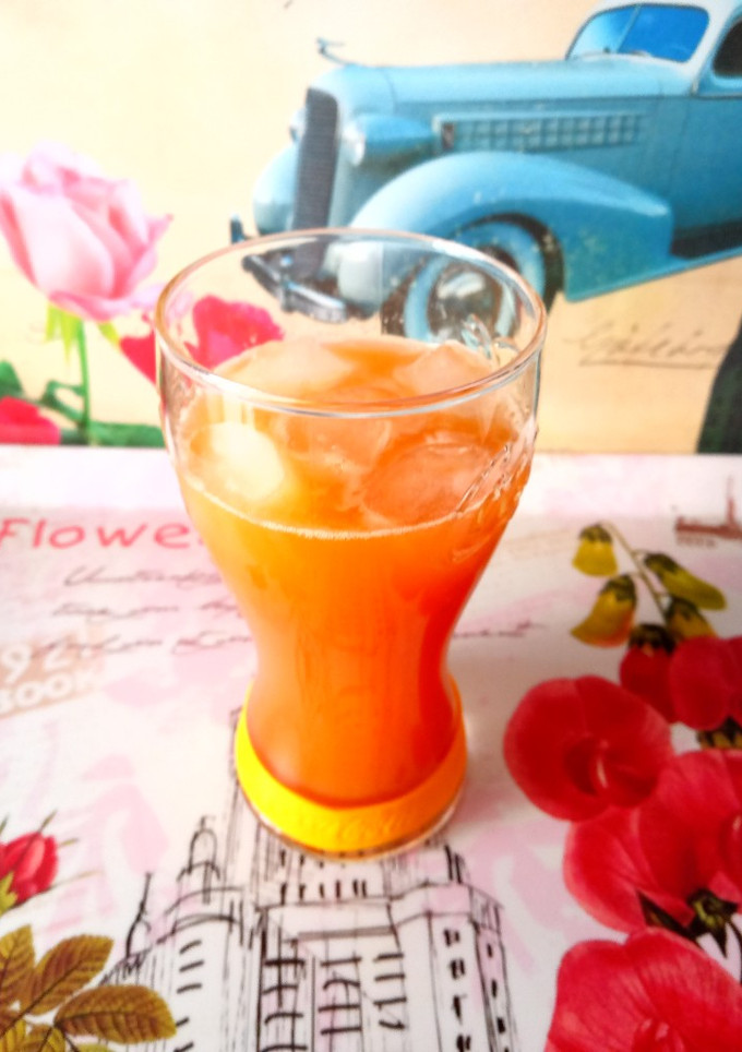 Una foto de Refresco de manzana y té verde