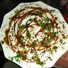 A picture of Dahi bhalla.