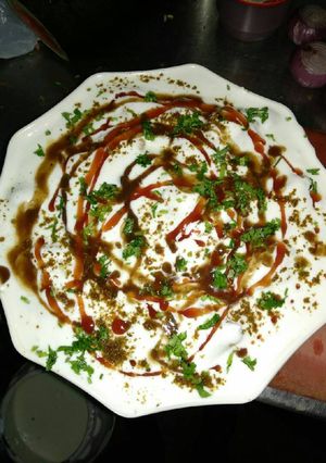 A picture of Dahi bhalla.