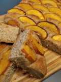 Focaccia dolce alle noci pesche